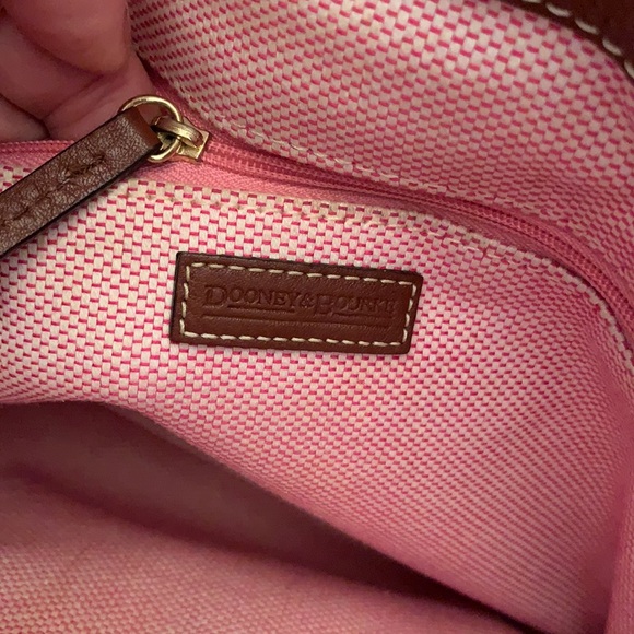 Beautiful Dooney and Bourke Satchel Bag - Picture 10 of 12